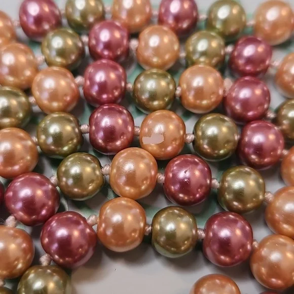 Single Strand Glass Faux Pearl Necklace - Picture 3 of 4